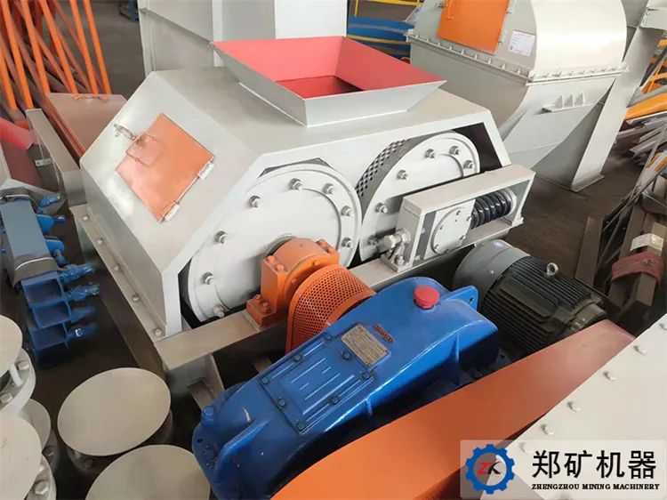 對輥制粒機.jpg 對輥制粒機.jpg